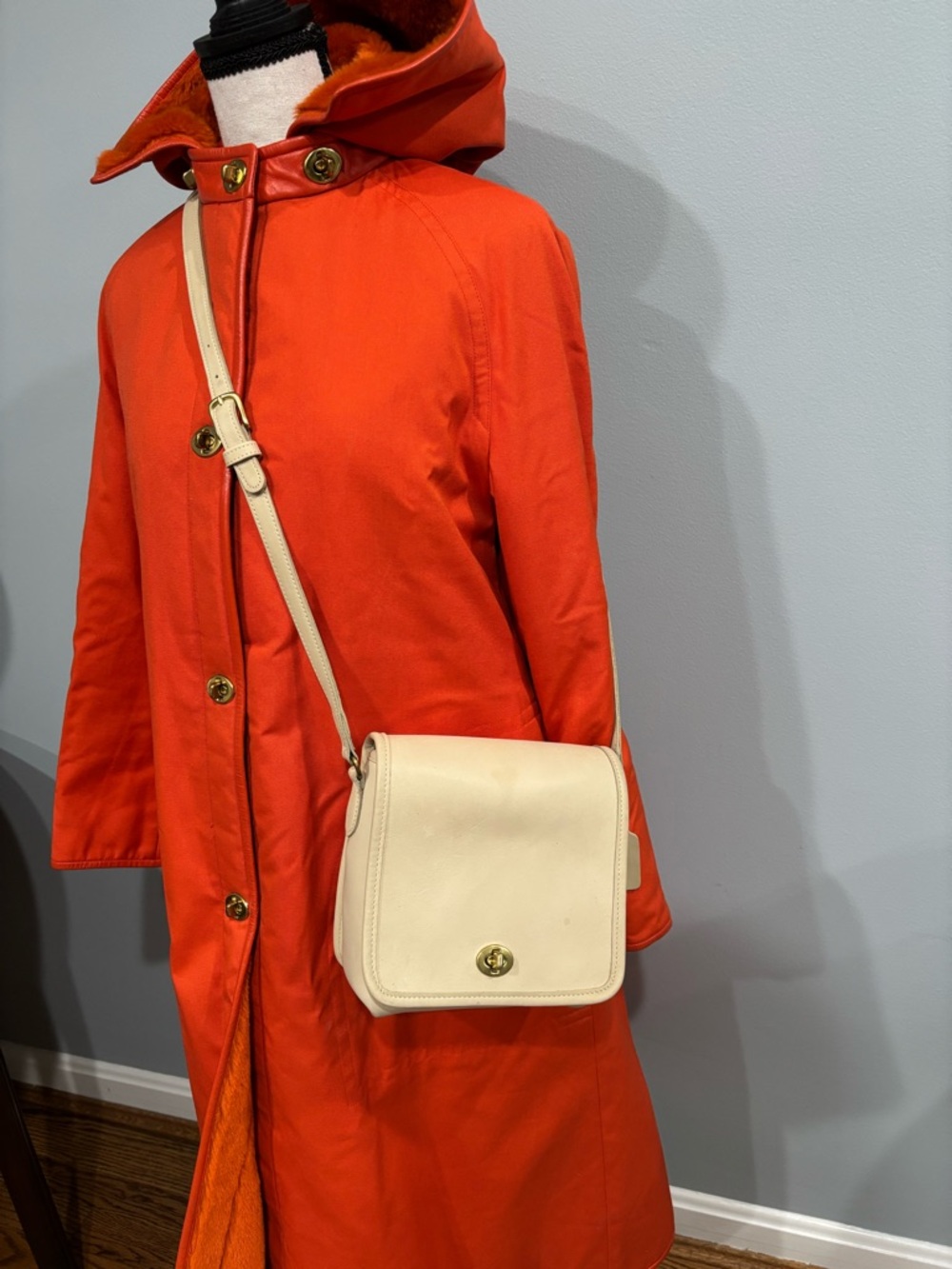 Coach Companion Flap Bag
Crossbody with Turn-Lock 9076